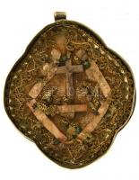 XIX. sz. eleje: Ereklyetartó. Réz, vésett díszítéssel, belül ezüst sújtással 7,5x6,5 cm / Relic hold...
