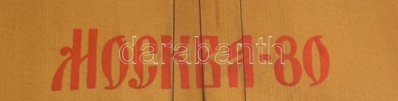 "MOSZKVA-80" orosz balalajka, jó állapotban, h: 67 cm