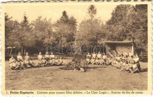 Petite-Espinette, Colonie pour jeunes filles débiles, "Le Clair Logis", Autour du feu de camp / camp for girls with intellectual disabilites, campfire (Rb)