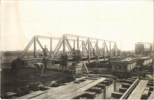 Kál (Heves), vasúti híd építése, vonat. Farkas László fényképész, photo