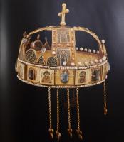 Kovács Éva-Lovag Zsuzsa: A magyar koronázási jelvények. 1980, Corvina. Kiadói kartonált kötés, kiadó...