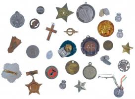 30db-os vegyes kitüntetés, jelvény tétel, közte román szocialista kitüntetések, vallási és sport jel...