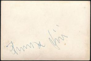 Brunner Győző (1943-2021) zenész aláírása az őt ábrázoló fotón