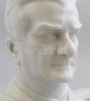Herendi porcelán Horthy Miklós kormányzó büszt. Fehér mázas, jelzett, kis foltokkal. m: 23,5 cm
