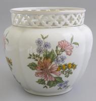 Porcelán kaspó virág dekorral, áttört felső peremmel, matricás, jelzés nélkül, apró kopásnyomokkal, d: 15 cm, m: 16,5 cm