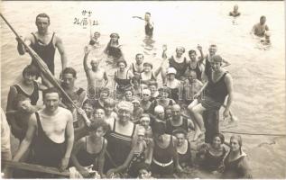 Abbazia, Opatija; fürdőzők csoportképe / beach, bathers. photo