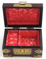 Kínai észeres doboz. Lakkozott fa, réz veretekkel, lakattal. 13x10x8 cm / Chinese jewellery box
