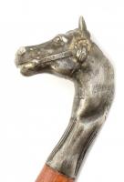 Fa sétapálca, lófejet formáló ón plasztikus véggel, apró kopásnyomokkal, m: 97 cm