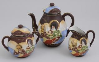 Szacuma jellegű mokkás készlet hiányos. Kézzel festett kis kopással. Jelzett