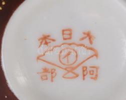 Szacuma jellegű mokkás készlet hiányos. Kézzel festett kis kopással. Jelzett