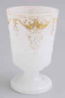 Antik fehér üveg pohár, arany színű kézzel festett historizáló ornamentikával, kopásnyomokkal, m: 12,5 cm, d: 8 cm