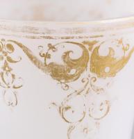 Antik fehér üveg pohár, arany színű kézzel festett historizáló ornamentikával, kopásnyomokkal,  m: 1...