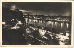 1947 Budapest XI. Látkép a kivilágított gellérthegyi Barlangkápolnával este (EK)