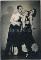 cca 1930 Mozgásművészeti kompozíció, vintage fotó, 14,5x9,7 cm