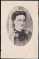 cca 1922 Sissi, azaz Wittelsbach Erzsébet (1837-1898) magyar királyné portréja egy vintage fotólapon, amelyet Kerny István (1879-1963) budapesti fotóművész készített ismeretlen képi forrás felhasználásával, a portré a fotós hagyatékából került elő, 13,8x8,7 cm