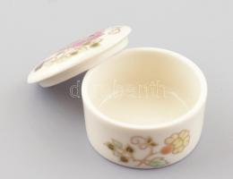 Zsolnay pillangómintás porcelán bonbonnier, kézzel festett, jelzett, hibátlan, d: 4,5 cm