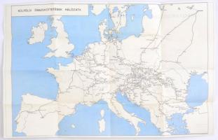 1967 Magyarország vasúti térképe, hátoldalán a külföldi összeköttetések hálózatával, 40,5x64 cm