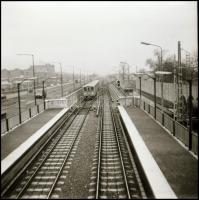 cca 1980 Budapest, a metró Pillangó utcai állomása, jármű mozgásokkal, 12 db vintage NEGATÍV, 6x6 cm