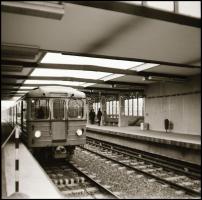 cca 1980 Budapest, a metró Pillangó utcai állomása, jármű mozgásokkal, 12 db vintage NEGATÍV, 6x6 cm