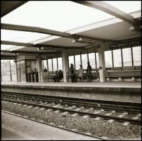 cca 1980 Budapest, a metró Pillangó utcai állomása, jármű mozgásokkal, 12 db vintage NEGATÍV, 6x6 cm