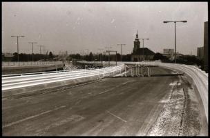 1983 és 1984 Budapest, Flórián téri aul-felül járó építése idején a városkép, 42 db vintage NEGATÍV,...