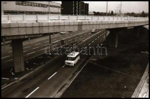 1983 és 1984 Budapest, Flórián téri aul-felül járó építése idején a városkép, 42 db vintage NEGATÍV,...