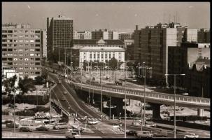 1983 és 1984 Budapest, Flórián téri aul-felül járó építése idején a városkép, 42 db vintage NEGATÍV,...
