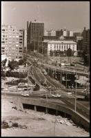 1983 és 1984 Budapest, Flórián téri aul-felül járó építése idején a városkép, 42 db vintage NEGATÍV,...