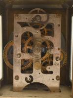 2 db utazóóra. Egyik fém házzal, kulccsal, működő, jó állapotban 16x12 cm. Másik mutató nélkül, de m...