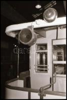 1987 Villamosok javításra várva, 30 db vintage NEGATÍV, 24x36 mm