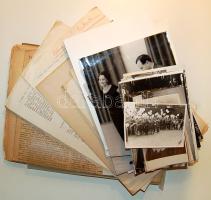 Nagy vegyes hagyaték papírrégiség tétel, benne: okmányok, fotók, nyomtatványok, kb 100 db. Érdemes megnézni