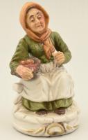 Idős asszony, biszkvit porcelán figura, kézzel festett, jelzetlen, hibátlan, m: 16 cm