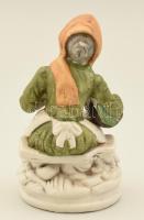 Idős asszony, biszkvit porcelán figura, kézzel festett, jelzetlen, hibátlan, m: 16 cm