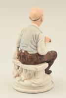 Idős úr, biszkvit porcelán figura, kézzel festett, jelzetlen, hibátlan, m: 16 cm