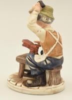 Cipész, biszkvit porcelán figura, kézzel festett, jelzetlen, kopásnyomokkal, m: 16 cm