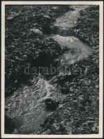 cca 1934 Kinszki Imre (1901-1945) budapesti fotóművész hagyatékából pecséttel jelzett vintage fotó (patak), felületén törésvonal, 24x18 cm