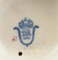 Gavallér, virággal. DR 1885 jelzésű német porcelán. Kézzel festett, jelzett, hibátlan. 14,5 cm