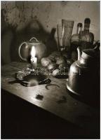cca 1937 Kinszki Imre (1901-1945) budapesti fotóművész hagyatékából vintage NEGATÍV (asztali csendélet gyertyával), 6x5,7 cm