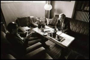 cca 1990 Pozsgay Imre (1933-2016) politikusról készült felvételek (többféle helyszínen), 36 db vinta...