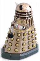 Dalek a Doctor Who című BBC sorozatból. Elemes, nagy méretű figura. Működik, jelzett. 35 cm
