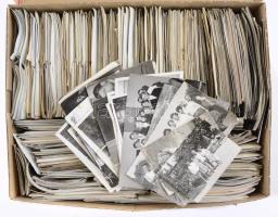 cca 1910 és 1989 között készült sok fénykép vegyes tételben; cca 2700 db vintage fotó változatás témákról, különféle földrajzi helyekről, a privát fényképezést jellemző motívumokról, 10x15 cm és 3x3 cm között