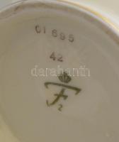 3 db különböző kávés kiöntő Hutschenreuter, Haas & Cjzizek. Matricásak, jelzettek, minimális kop...