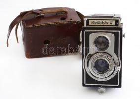 cca 1950 Welta Reflekta II kétobjektíves tükörreflexes fényképezőgép ROW Pololyt f75/3,5 objektívvel. Sérült, hiányos bőr tokjában/  Welta Reflekta II photo camera with ROW Pololyt f75/3,5 lenses, in damaged leather case with missing part