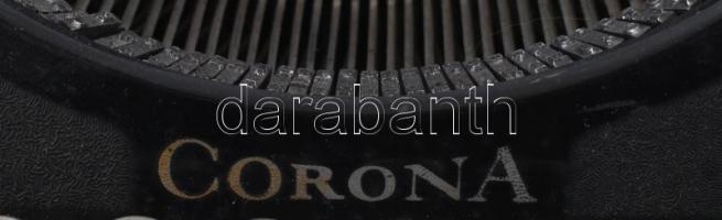 cca 1920-40 Corona amerikai hordozható írógép kissé kopott állapotban, angol billentyűzettel, eredet...