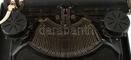 cca 1920-40 Corona amerikai hordozható írógép kissé kopott állapotban, angol billentyűzettel, eredet...