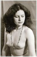 cca 1981 Vincze János (1922-1999) kecskeméti fotóművész hagyatékából 8 db vintage NEGATÍV, 24x36 mm