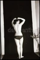 Különböző időpontokban szervezett aktfotózások felvételei, 20 db vintage NEGATÍV, 24x36 mm