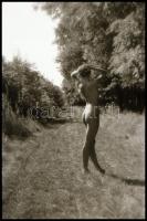 cca 1978 Pillangó a popsin, 5 db vintage NEGATÍV Marinkay István (1920-?) veszprémi fotóművész hagya...