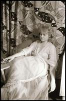 cca 1969 Lányok, lányok, szép leányok; 16 db NEGATÍV szolidan erotikus hölgyekről, 24x36 mm