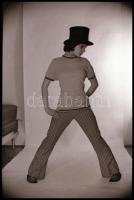 cca 1972 Női praktikák a csábítás terén, 11 db vintage NEGATÍV, 24x36 mm